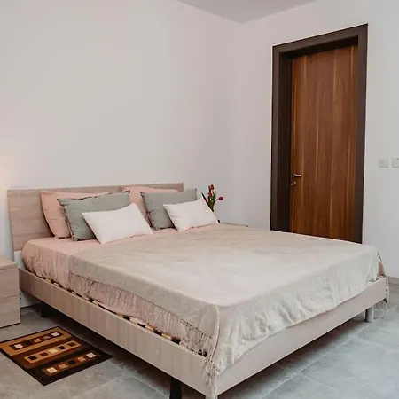 Apartament Beautiful 2bdr And Great Location! *