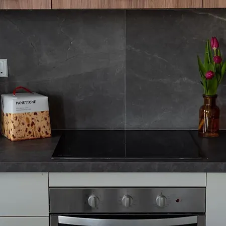 Beautiful 2bdr And Great Location! *