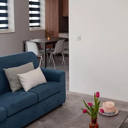Apartment Beautiful 2bdr And Great Location!