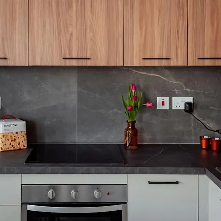 Beautiful 2bdr And Great Location! Lägenhet