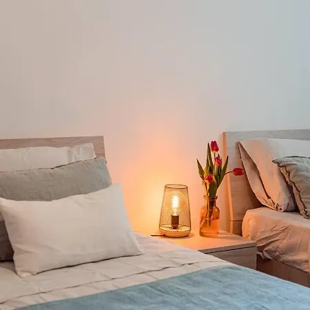 Beautiful 2bdr And Great Location! Apartment