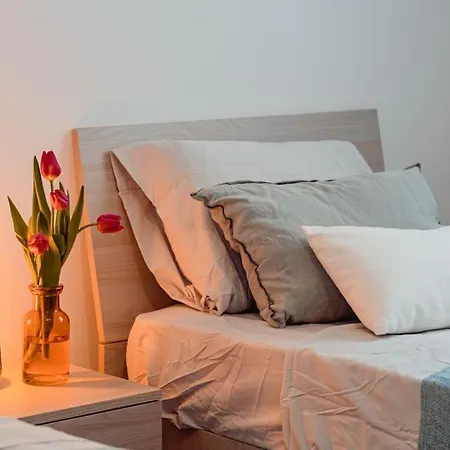 Beautiful 2bdr And Great Location! *