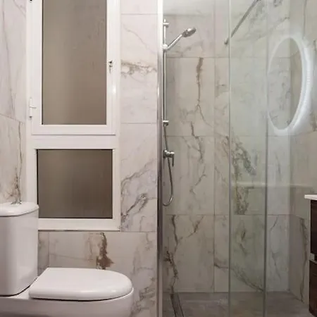 Beautiful 2bdr And Great Location!